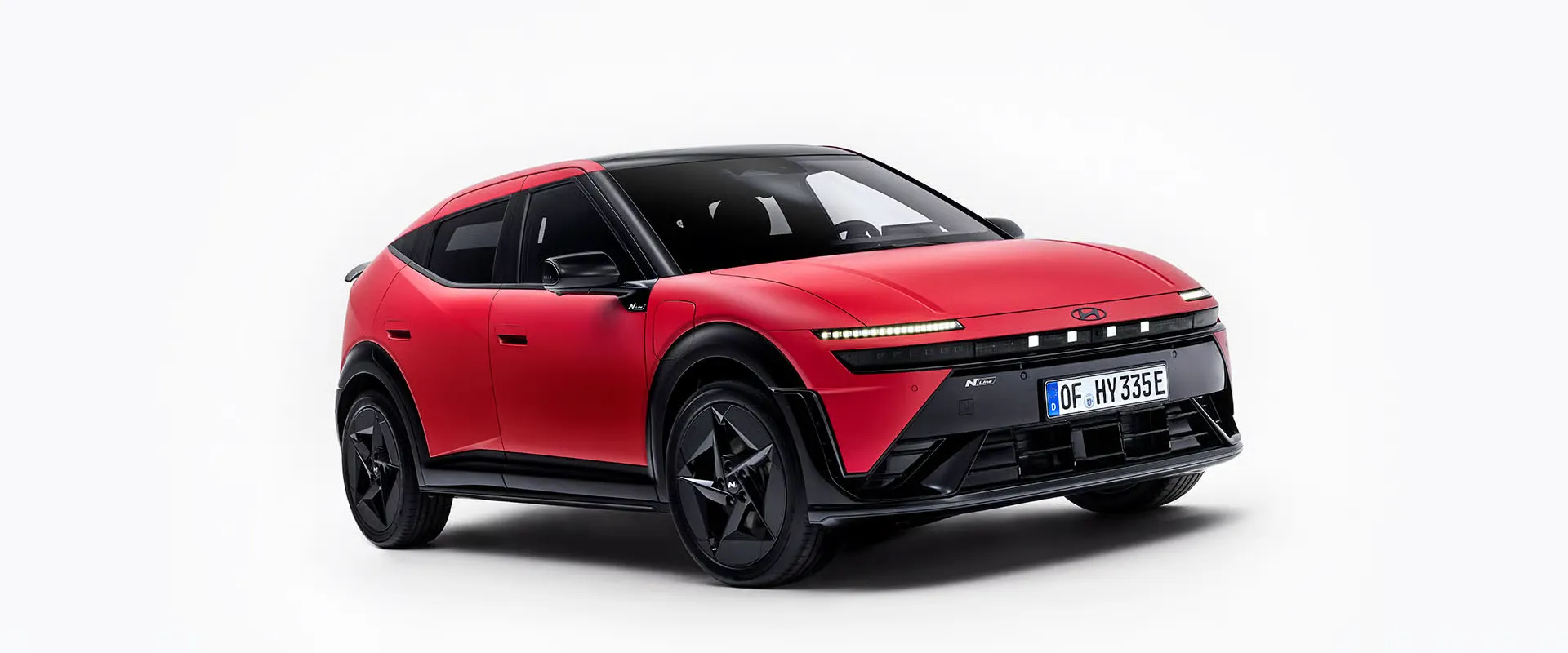 Hyundai dezvăluie modelul compact IONIQ 3: noul design Aero Hatch evidențiază tehnologia electrică pentru o mobilitate intuitivă, spațioasă și inovatoare.