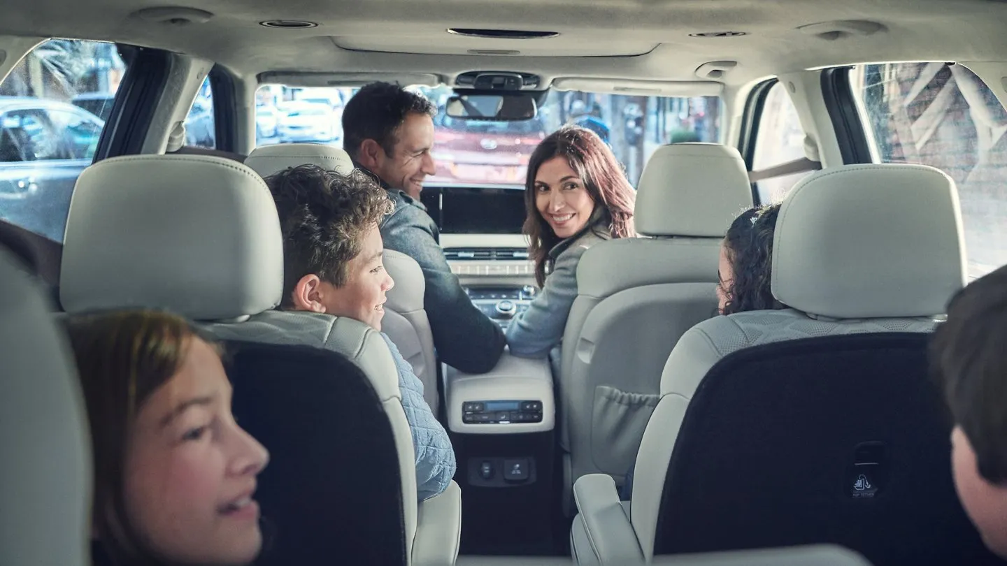 Doar în Hyundai Palisade puteți simți spațiul și confortul maxim. Cel mai bun lucru este că poți împărtăși bucuria călătoriei împreună cu întreaga și marea ta familie!