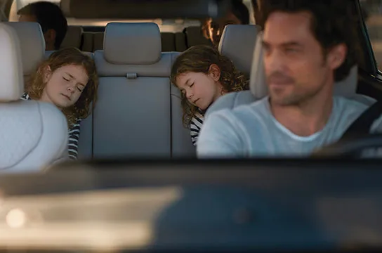 Sistema Rear Sleep Mode, dezactivează tot sunetul din spatele mașinii, asigură un somn adânc pentru copiii dvs.