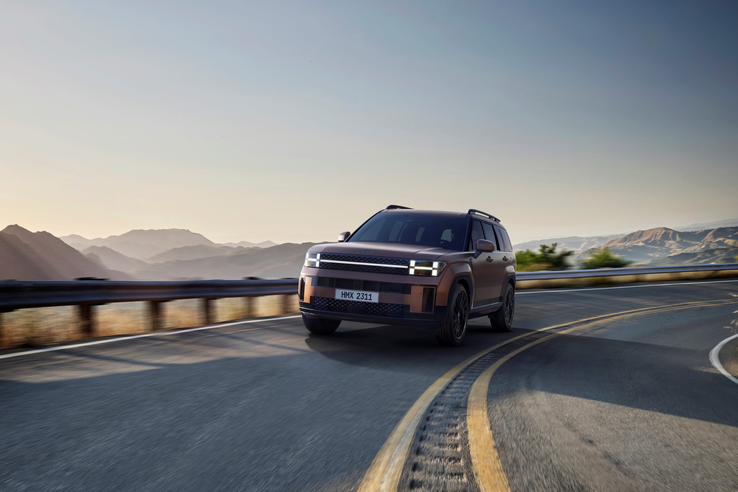 Hyundai Motor aduce o transformare radicală noului SUV SANTA FE.