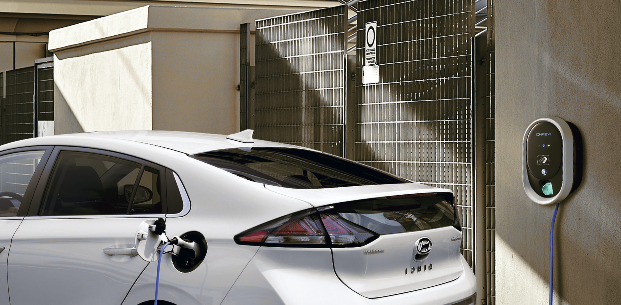 AE EV PE_Charging_CMYK